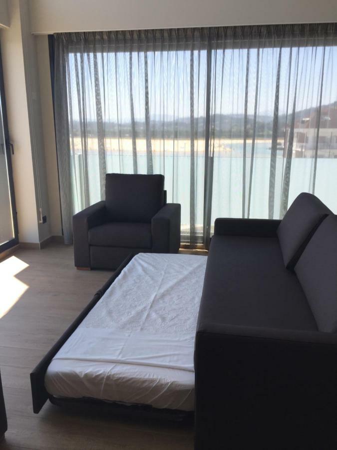 Apartamentos Playa De Los Barcos Isla Bagian luar foto