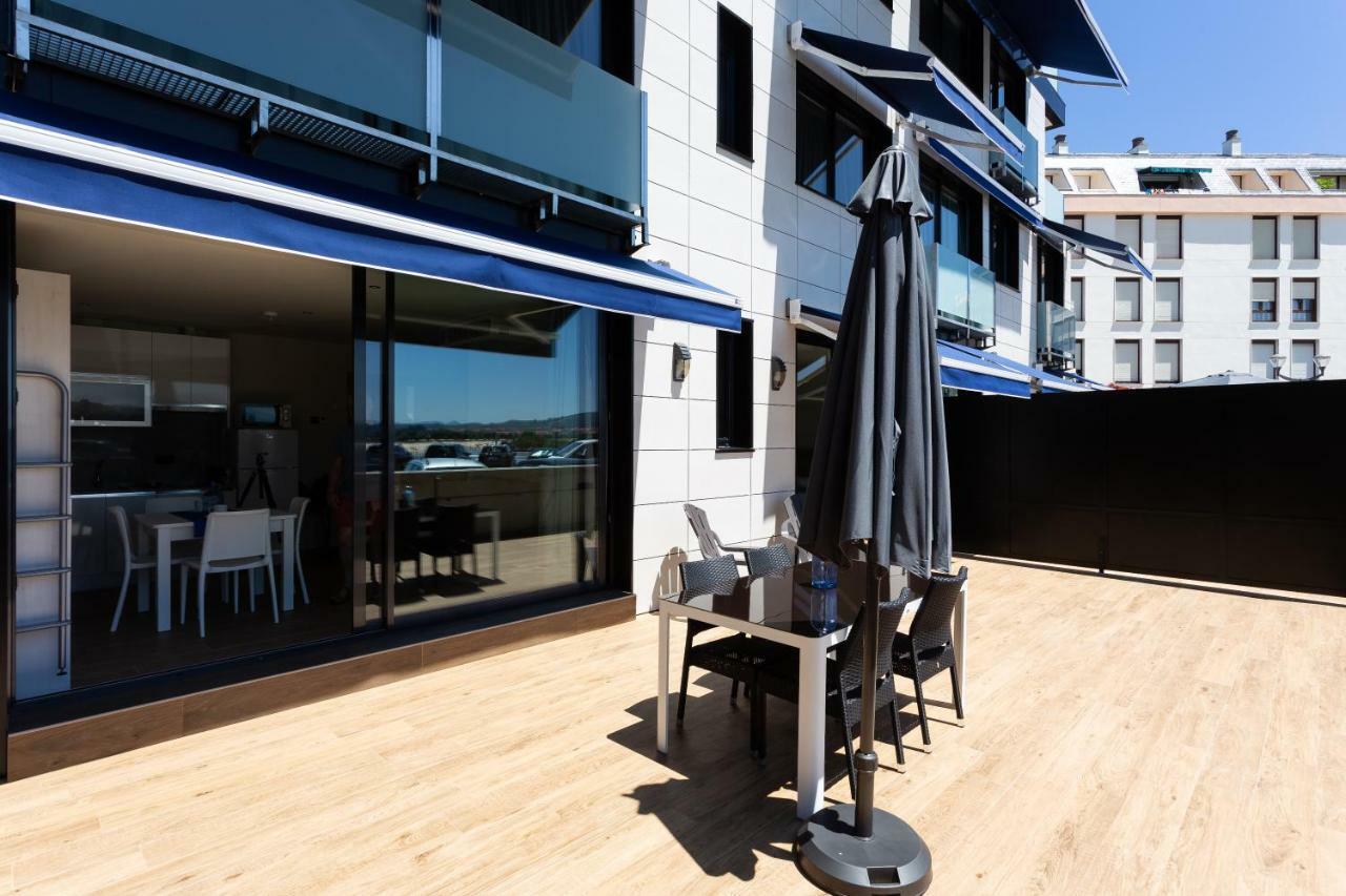 Apartamentos Playa De Los Barcos Isla Bagian luar foto