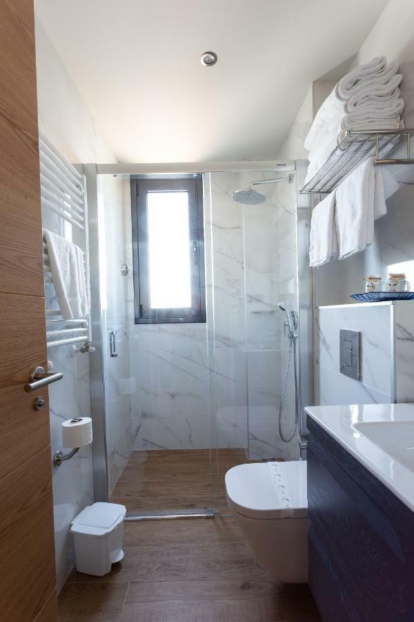 Apartamentos Playa De Los Barcos Isla Bagian luar foto
