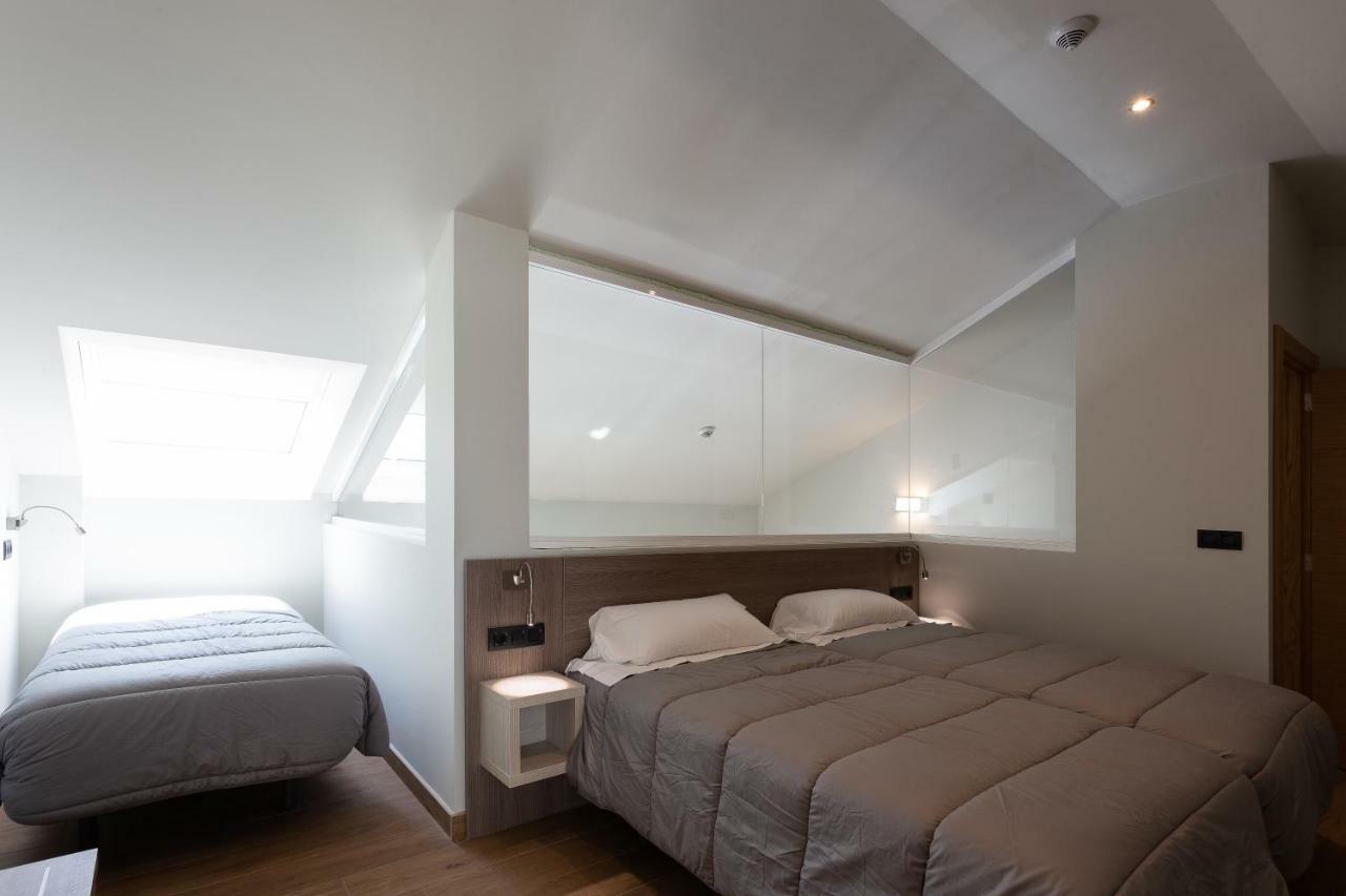 Apartamentos Playa De Los Barcos Isla Bagian luar foto